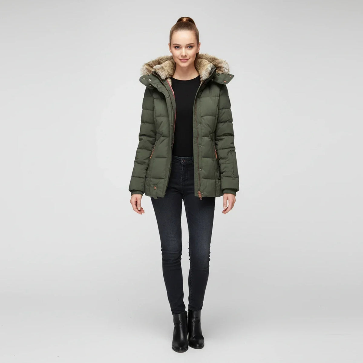 Veste matelassée à capuche pour femmes avec bordure en fausse fourrure