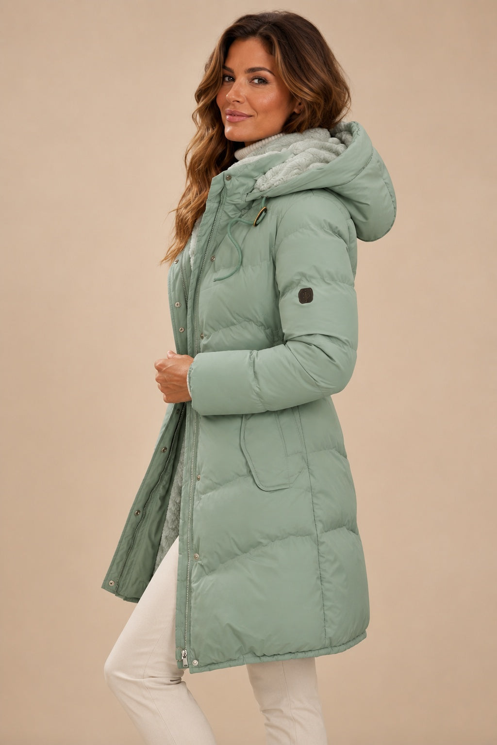 Manteau long en duvet à capuche pour femmes avec taille ajustable à cordon